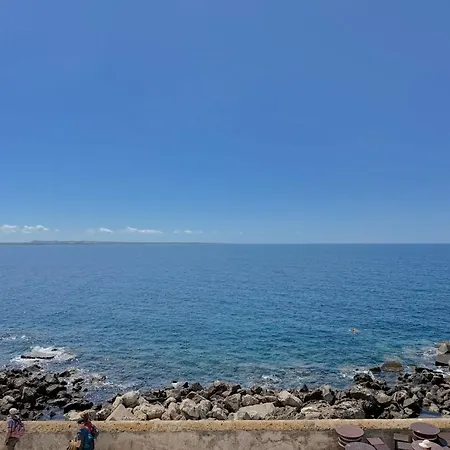 Abuela Teta - Sea Front Apartment *
