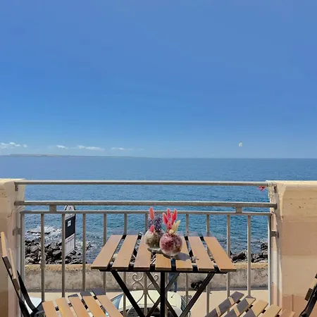 Abuela Teta - Sea Front *